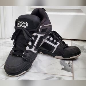 Mens balck and white Enduro skate shoes